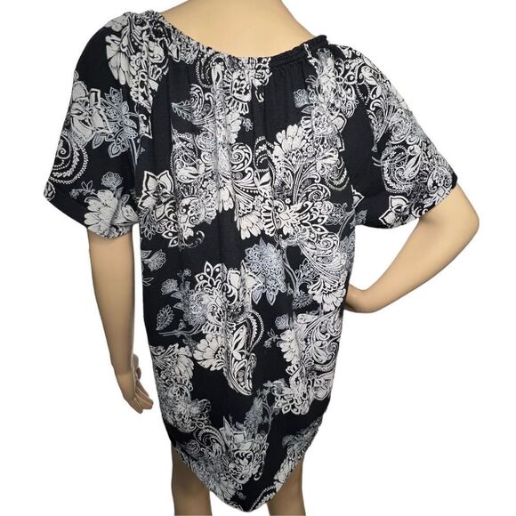 Faded Glory Black and Grey Floral Patterned Short Sleeve T-Shirt - Picture 4 of 4